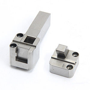 البلاستيك C.SU 1.2344 حقن مصبوب أجزاء 56HRC صلابة